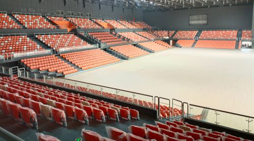 場(chǎng)館座椅的“骨骼”之謎：吹塑 vs 注塑，為何征途座椅選擇氣輔注塑？?